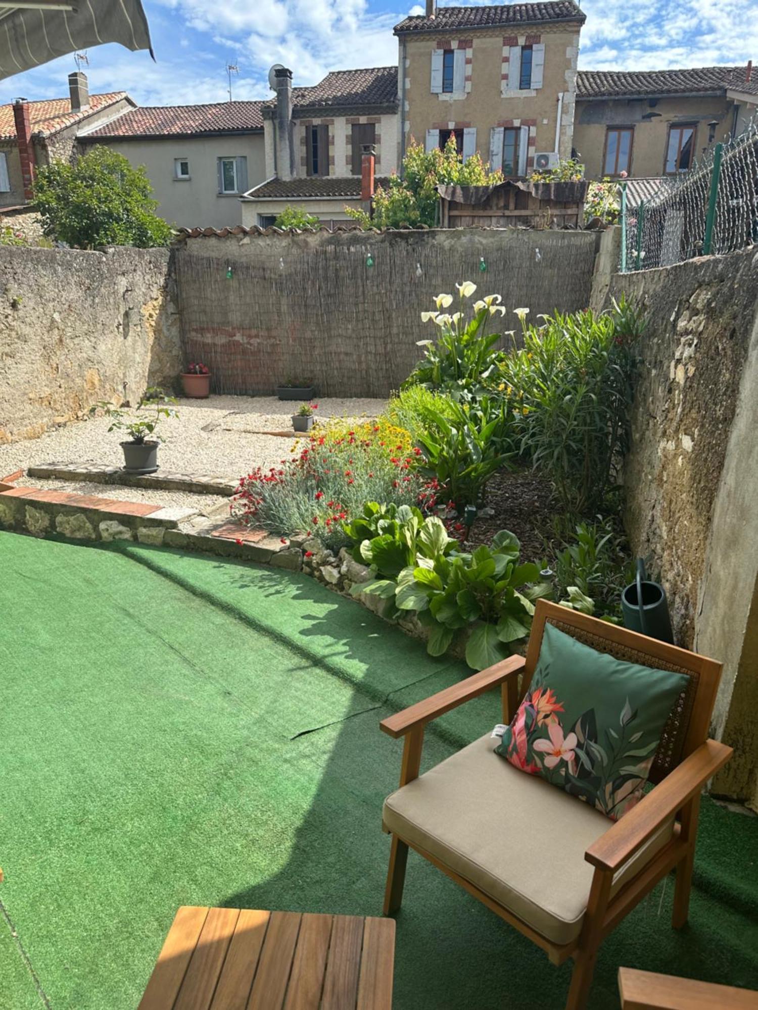 Appartement En Rez De Jardin Tout Equipe Fleurance Εξωτερικό φωτογραφία